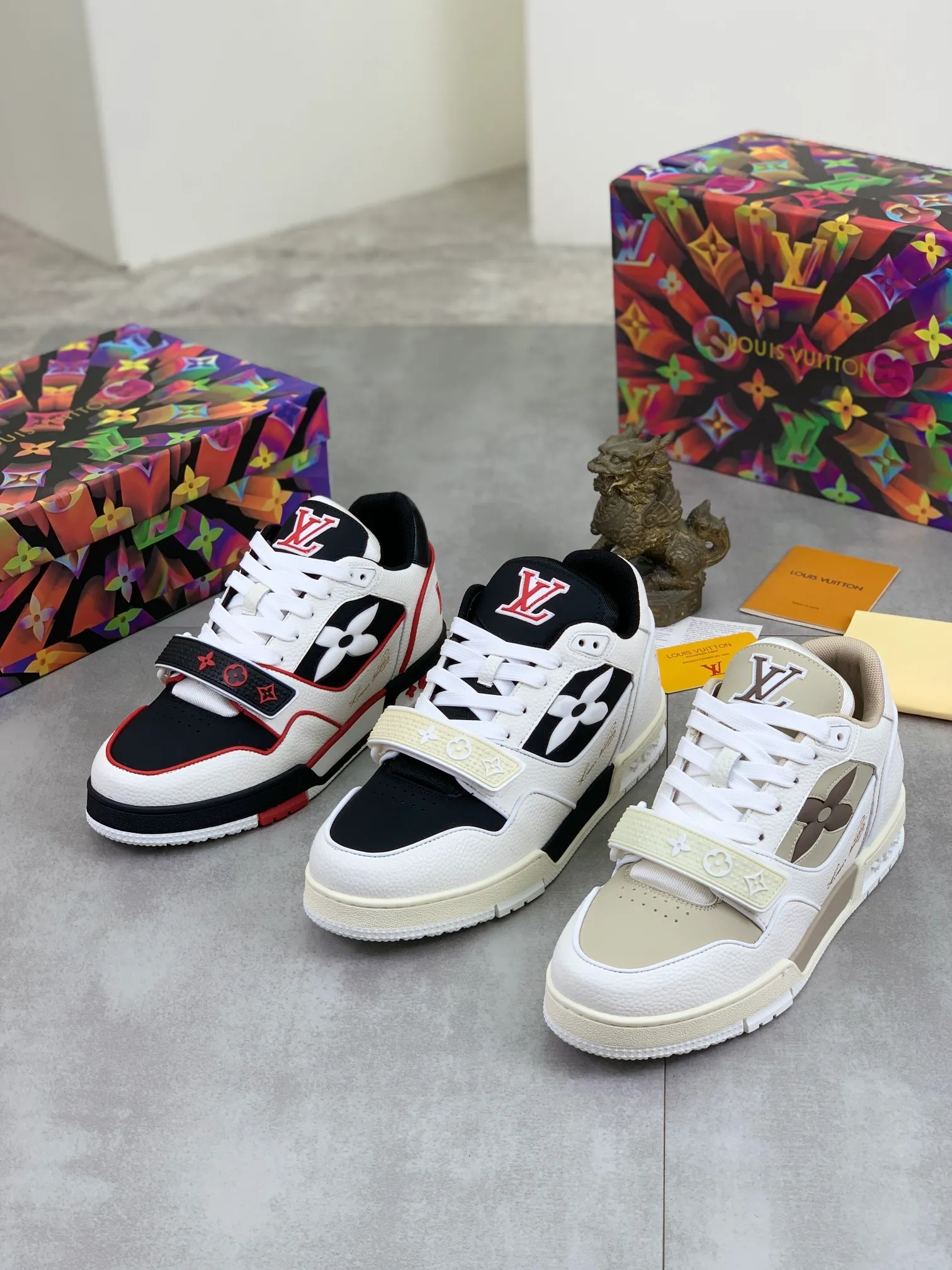 Men's shoes 💰P580 New style 💰💎💎Latest color High version 2025Louis*Vuitto* LV Traine Catwalk TRAINER outsole and fabric private model A shoe that definitely costs a lot of money and effort. This series was designed after the arrival of Vifgil. It is favored by many fans every season. Original TPU outsole Original packaging Men's size: 38-45 (46 can be customized) Color: 3️⃣ colors available (available from stock, super fast delivery)